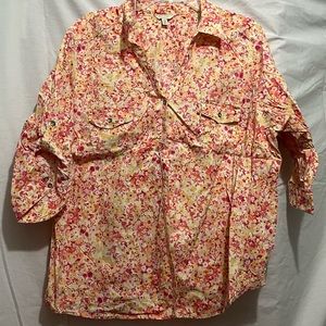 NWOT Floral button down top 🧷